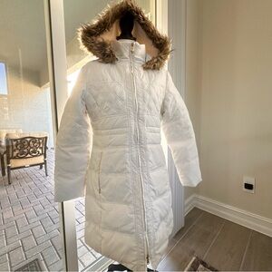 Guess Off-White Parka Puffer Coat with Faux Fur Trim Filled with Down & Feathers
